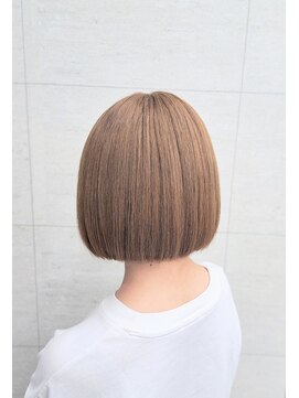 ノミネーション(Nomination) ショートボブ×ミルクティーベージュ