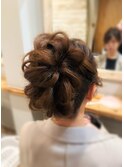 上品なルーズお団子ヘア