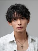 黒髪シャドウパーマ×無造作センターパート