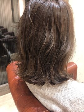 リール ヘアーアンドカンパニー(Rire Hair&Co.) グレージュ / ロブ