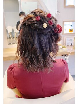 ララルーモ スタジオ(LaLarOomo STUDIO) 【JR新宿東口3分西武新宿駅直結】アシメアレンジハーフアップ