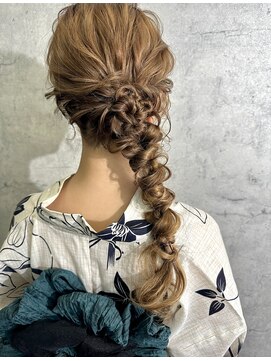 ラカシェット(la-cachette) 浴衣にも！サイド編み下ろしアレンジ