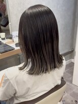 エン(en.)&nbsp;ぷつっとカットと合わせるプレイングカラー