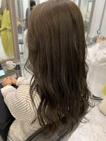 エスカーラ 表参道(THE ESCALA)&nbsp;上品大人アッシュベージュカラー【タビラマユミ】