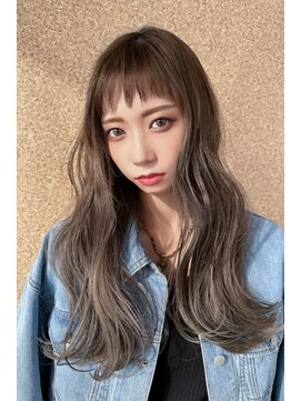 パコ(Paco) ★小顔大人可愛モテ髪薄めバング☆グレイアッシュふんわりカール