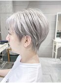 シルバーカラーツーブロックマッシュショート　ブリーチカラー