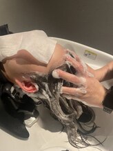 当店自慢のスパニスト在籍。お客さま一人ひとりの頭部～首筋までのお疲れ部分に合わせて施術いたします。