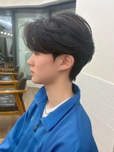 ネオリーブ クーロ メゾン 横浜(Neolive curro Maison)&nbsp;韓国マッシュ　センターパートフェザーパーマ　MEN’S HAIR