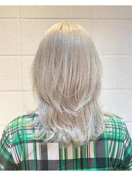 リラ ヘア サロン(rela hair salon) ミディアムレイヤーホワイツ