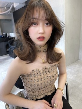 フィル 横浜(fil) ワンホンミディアム_大人ガーリーダークアッシュ似合わせカット