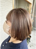 ラウレア(Laule'a) フェイスフレーミングで白髪を活かしたデザインカラー