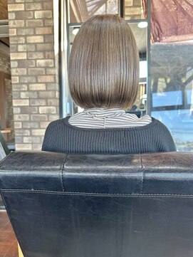 オンザライン(ON THE LINE) 丸みボブ