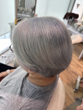 ミラシィ 稲毛(Mirashy) ハイトーンといえば『ホワイトシルバーカラー』