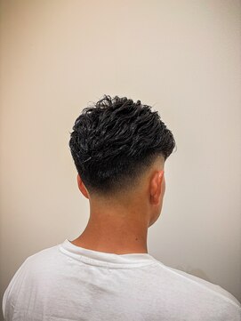 リチウム(Lithium) 〈男らしさの頂点〉七三フェード×ルーズパーマ