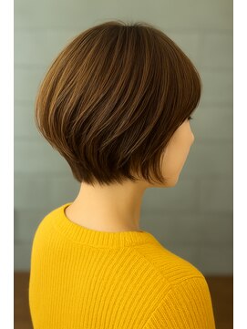 さりげないハイライトで透明感のあるくびれショートボブ