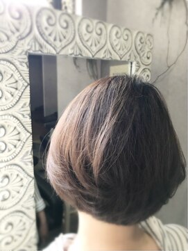 ギンイロ(giniro) ラウンドボブ