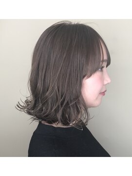 ヘアースペース ブイ(hair space V) 透明感シアーベージュ束感ミディアム
