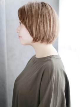 ヘアメイク ナル(hair make nalu) ハイトーンベースのストレートボブ