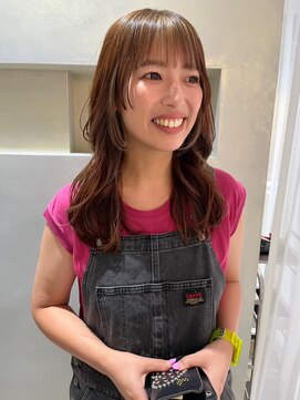 リィベ(Liibe) 20代30代40代　クビレイヤー/エモージュ/大人ロング/韓国