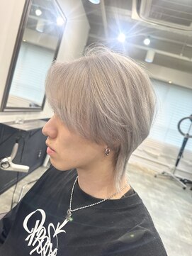 イリ 梅田(ili) 【kento限定カラー】ホワイトシルバー/ウルフカット