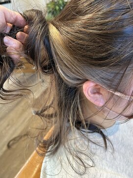 ヘアーラウンジラウレア(LAULEA) インナーカラーミルクティーベージュ