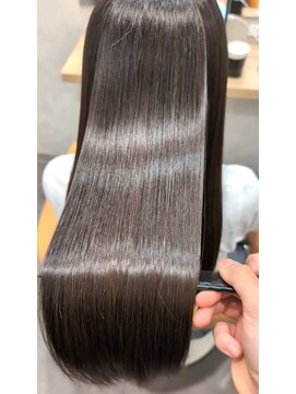 サロウィン 広島(SALOWIN) 美髪ストレートイメチェン髪質改善暗めカラーフェミニンロング