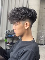 イーラ(era)&nbsp;外国人スペインカール　眉カット　ツイスト　スパイラル