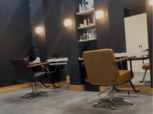 ベース(Base)の雰囲気（作業場はモダンな空間でシャープに。）