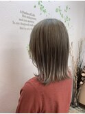ホワイトグレージュ