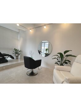 一席のみの完全貸切空間で過ごす贅沢なひととき。通い続けたくなる魅力が詰まった居心地の良いサロンです。