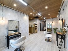 フロー(floww)の雰囲気（コロナ等、感染対策の為、他のお客様と隣接しない席の配置です。）