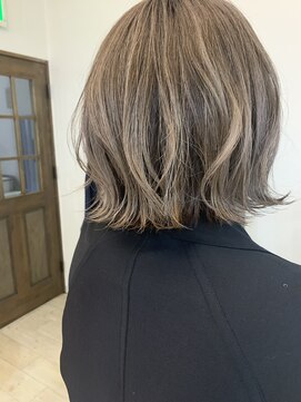 オルクドゥ(Orque deux) 小顔似合わせカットくびレイヤー白髪隠しハイライト