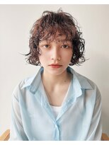ホロ(hollo)&nbsp;ボブレイヤーウルフニュアンス黒髪パーマオン眉
