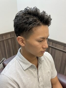 ミリオンバックス 上野(Million Bucks) 清潔感と男らしさを両立したアップバングショート！