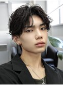 毛流れヘア金髪ナチュラルセンターパートツーブロック