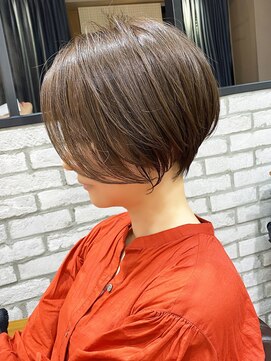 アヴァロン(AVALON) 直毛でも自然な丸みショートボブ×明るめベージュ