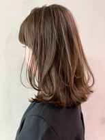 アイティー バイ アルバム 浦和店(IT by ALBUM) くびれレイヤーミディ_ハイライトカラーオリーブカラー_ba247781