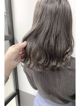 ジーナ 勝どき(Zina) 暗めカラー/くびれヘア/ペールベージュ[丸山]