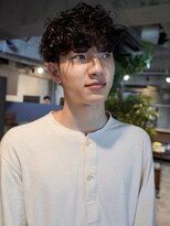 キュー(Cue_)&nbsp;ツーブロック刈り上げソフトツイストマッシュパーマ