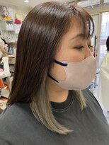 ヘアー クチュリエ ビーホワイト(hair couturier B:white) インナーカラー（シルバー）