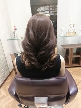 オラ ボーテ(Aura Beaute) 韓国風ゆる巻きリバースカールイヤリングカラーセミロング