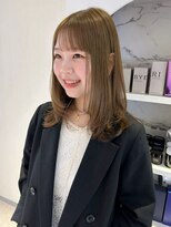 アム(amu)&nbsp;レイヤーミディアム/パラパラ前髪/外はね/結べるレイヤー