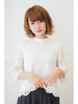 ユキオ(Yukio) 20代30代大人可愛いアッシュ外はねくびれボブ耳掛け透明感