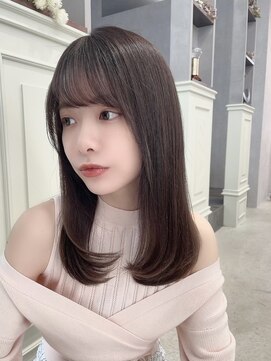 ザシー オモテサンドウ(The C) 20代30代40代レイヤーカットのナチュラルワンカール 前髪カット