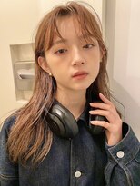 ノラ シブヤ(NORA)&nbsp;ウルフカット　センターパート　ベージュカラー　ケアブリーチ