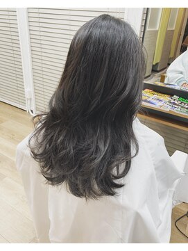 トコ(toco) ★くびレイヤー黒髪エモージュ前髪薄めダークグレージュ韓国ヘア