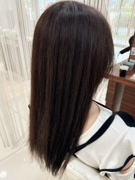 トゥルートラスト 和戸店(True Trust) 髪質改善 大人のストレートロングスタイル 艶感◎