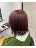 切りっぱなしボブ＆くすみレッドカラー