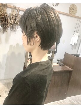 ヘアーアンドアトリエ マール(Hair&Atelier Marl) 【Marl】細かいハイライト入りブラックグレージュのショートボブ