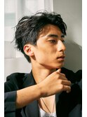 センターパートニュアンスパーマ刈り上げツーブロックメンズヘア